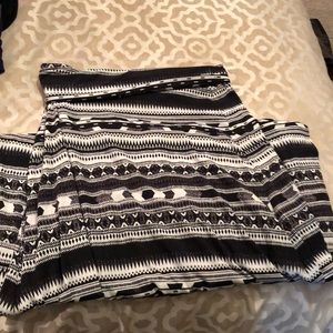 White and black maxi skirt